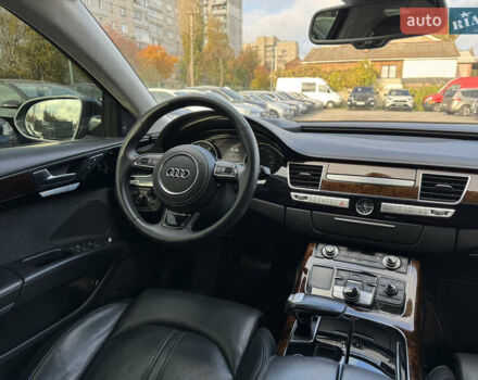 Ауді A8 2014 у Бердичеве на Automoto.ua Сірий Ауді A8, об'ємом двигуна 4.2 л та пробігом 239 тис. км за 34500 $, фото 20 на Automoto.ua