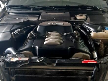 Серый Ауди А8, объемом двигателя 4.2 л и пробегом 300 тыс. км за 5700 $, фото 1 на Automoto.ua