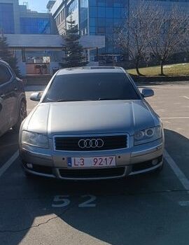 Серый Ауди А8, объемом двигателя 4 л и пробегом 370 тыс. км за 5100 $, фото 1 на Automoto.ua