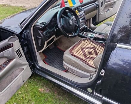 Синий Ауди А8, объемом двигателя 2.5 л и пробегом 350 тыс. км за 3700 $, фото 3 на Automoto.ua