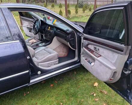 Синий Ауди А8, объемом двигателя 2.5 л и пробегом 350 тыс. км за 3700 $, фото 5 на Automoto.ua