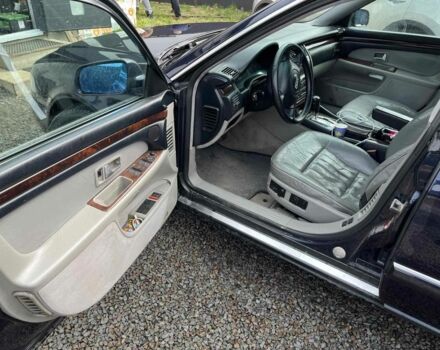 Синий Ауди А8, объемом двигателя 2.5 л и пробегом 300 тыс. км за 3500 $, фото 3 на Automoto.ua