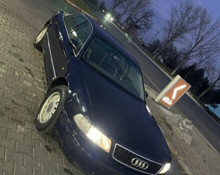 Синий Ауди А8, объемом двигателя 3.7 л и пробегом 320 тыс. км за 2100 $, фото 4 на Automoto.ua