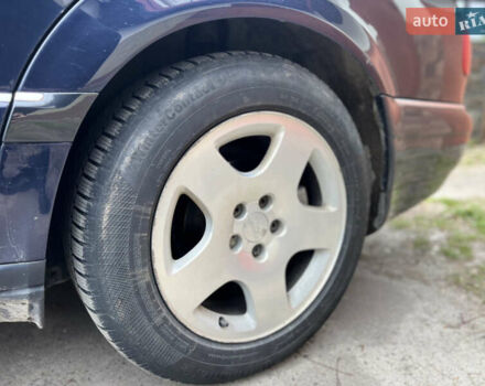 Синий Ауди А8, объемом двигателя 2.5 л и пробегом 387 тыс. км за 4900 $, фото 3 на Automoto.ua