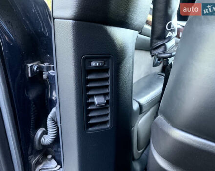 Синий Ауди А8, объемом двигателя 4.2 л и пробегом 366 тыс. км за 7800 $, фото 35 на Automoto.ua