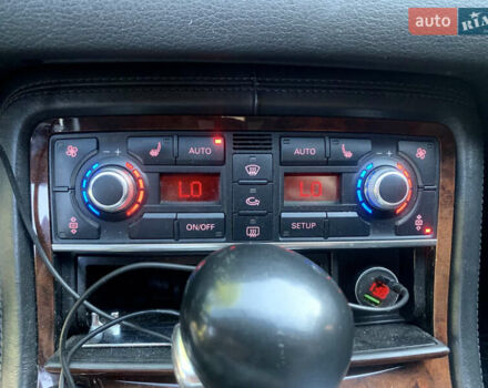 Синий Ауди А8, объемом двигателя 4.2 л и пробегом 366 тыс. км за 7800 $, фото 30 на Automoto.ua