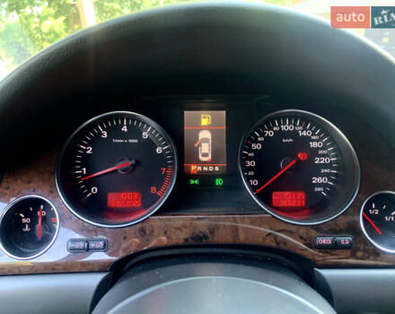 Синий Ауди А8, объемом двигателя 4.2 л и пробегом 366 тыс. км за 7800 $, фото 21 на Automoto.ua