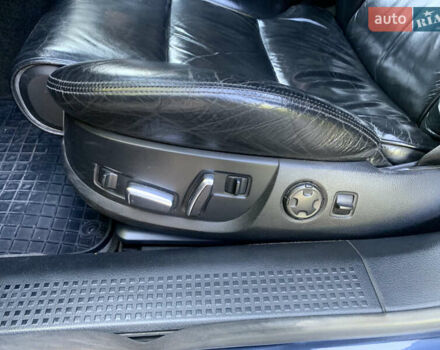 Синий Ауди А8, объемом двигателя 4.2 л и пробегом 366 тыс. км за 7800 $, фото 18 на Automoto.ua