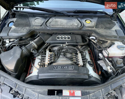 Синий Ауди А8, объемом двигателя 4.2 л и пробегом 366 тыс. км за 7800 $, фото 49 на Automoto.ua