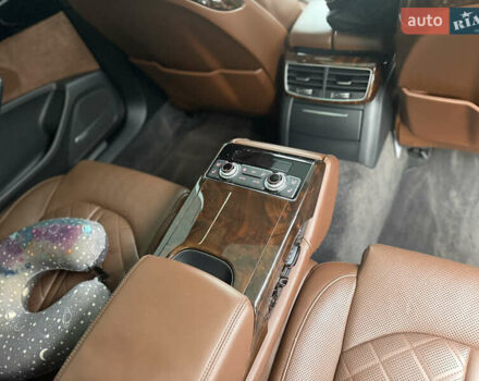 Синий Ауди А8, объемом двигателя 4 л и пробегом 240 тыс. км за 19250 $, фото 12 на Automoto.ua