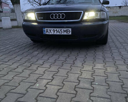 Синий Ауди А8, объемом двигателя 2.8 л и пробегом 356 тыс. км за 3700 $, фото 1 на Automoto.ua