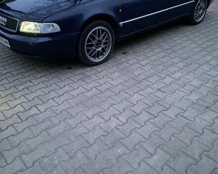 Синий Ауди А8, объемом двигателя 2.8 л и пробегом 350 тыс. км за 3700 $, фото 1 на Automoto.ua