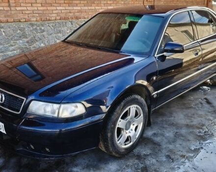 Синий Ауди А8, объемом двигателя 3.7 л и пробегом 300 тыс. км за 3200 $, фото 1 на Automoto.ua