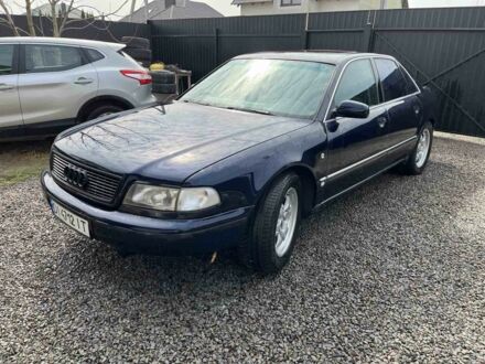 Синий Ауди А8, объемом двигателя 2.5 л и пробегом 300 тыс. км за 3500 $, фото 1 на Automoto.ua