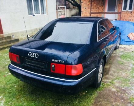Синий Ауди А8, объемом двигателя 2.5 л и пробегом 200 тыс. км за 900 $, фото 1 на Automoto.ua