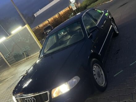 Синій Ауді A8, об'ємом двигуна 3.7 л та пробігом 320 тис. км за 2100 $, фото 1 на Automoto.ua