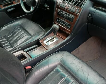 Зеленый Ауди А8, объемом двигателя 2.5 л и пробегом 270 тыс. км за 1999 $, фото 6 на Automoto.ua