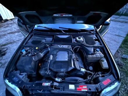 Зелений Ауді A8, об'ємом двигуна 2.8 л та пробігом 320 тис. км за 4000 $, фото 1 на Automoto.ua