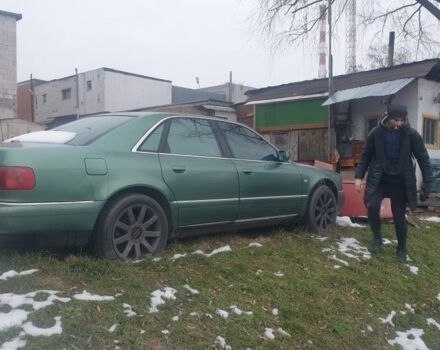 Зелений Ауді A8, об'ємом двигуна 3.7 л та пробігом 400 тис. км за 2792 $, фото 1 на Automoto.ua