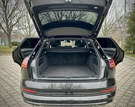 Чорний Ауді Інша, об'ємом двигуна 0 л та пробігом 180 тис. км за 25000 $, фото 11 на Automoto.ua