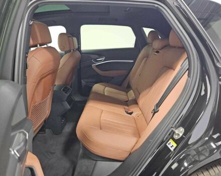 Черный Ауди Другая, объемом двигателя 0 л и пробегом 65 тыс. км за 29000 $, фото 8 на Automoto.ua