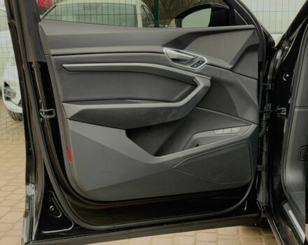 Черный Ауди Другая, объемом двигателя 0 л и пробегом 64 тыс. км за 35955 $, фото 8 на Automoto.ua