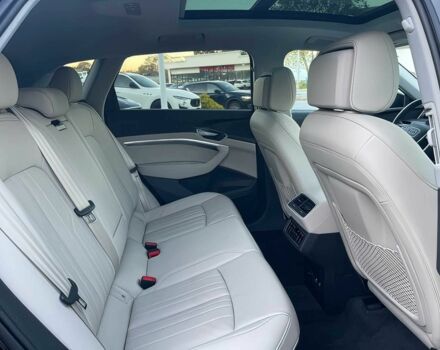 Черный Ауди Другая, объемом двигателя 0 л и пробегом 13 тыс. км за 16000 $, фото 12 на Automoto.ua