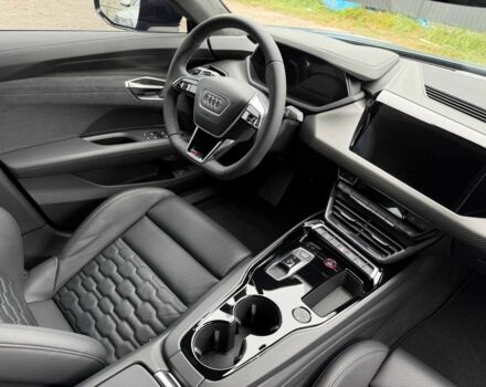 Сірий Ауді Інша, об'ємом двигуна 0 л та пробігом 7 тис. км за 78000 $, фото 22 на Automoto.ua