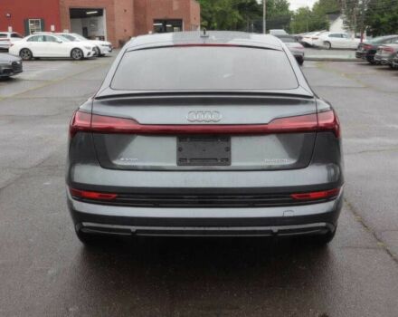 Сірий Ауді Інша, об'ємом двигуна 0 л та пробігом 13 тис. км за 37200 $, фото 6 на Automoto.ua