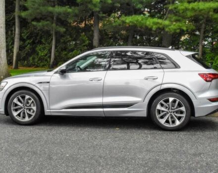 Сірий Ауді Інша, об'ємом двигуна 0 л та пробігом 21 тис. км за 27100 $, фото 3 на Automoto.ua