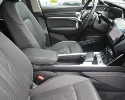 Сірий Ауді Інша, об'ємом двигуна 0 л та пробігом 13 тис. км за 37200 $, фото 8 на Automoto.ua