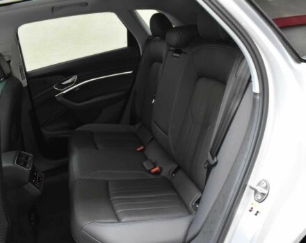 Сірий Ауді Інша, об'ємом двигуна 0 л та пробігом 21 тис. км за 27100 $, фото 14 на Automoto.ua