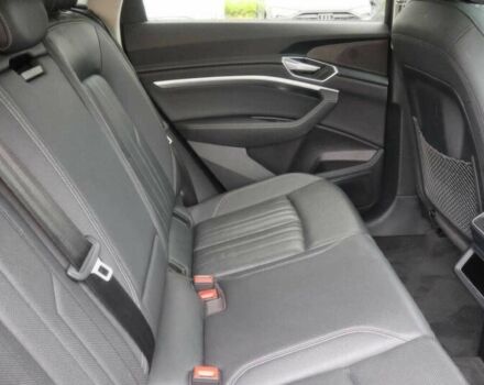 Сірий Ауді Інша, об'ємом двигуна 0 л та пробігом 13 тис. км за 37200 $, фото 9 на Automoto.ua