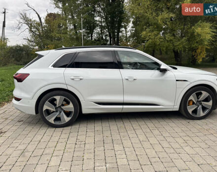 Белый Ауди E-Tron, объемом двигателя 0 л и пробегом 67 тыс. км за 31000 $, фото 2 на Automoto.ua