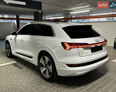Белый Ауди E-Tron, объемом двигателя 0 л и пробегом 81 тыс. км за 29500 $, фото 2 на Automoto.ua