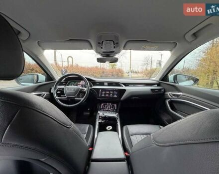 Белый Ауди E-Tron, объемом двигателя 0 л и пробегом 87 тыс. км за 28000 $, фото 49 на Automoto.ua