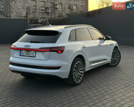 Білий Ауді E-Tron, об'ємом двигуна 0 л та пробігом 88 тис. км за 27500 $, фото 7 на Automoto.ua