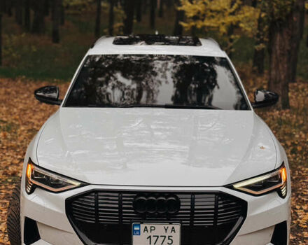 Белый Ауди E-Tron, объемом двигателя 0 л и пробегом 106 тыс. км за 32000 $, фото 5 на Automoto.ua