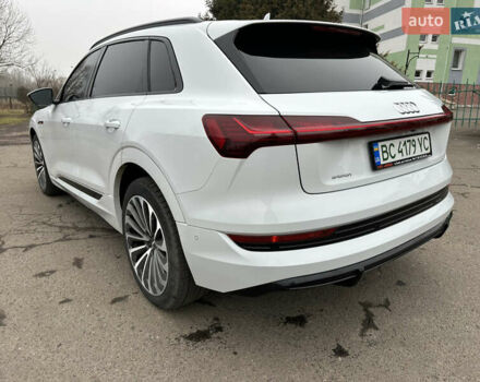 Белый Ауди E-Tron, объемом двигателя 0 л и пробегом 49 тыс. км за 33900 $, фото 6 на Automoto.ua