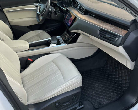 Ауди E-Tron 2019 в Львове на Automoto.ua Белый Ауди E-Tron, объемом двигателя 0 л и пробегом 72 тыс. км за 33000 $, фото 28 на Automoto.ua