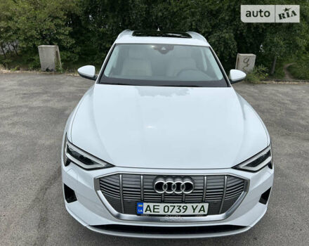 Белый Ауди E-Tron, объемом двигателя 0 л и пробегом 43 тыс. км за 35900 $, фото 4 на Automoto.ua