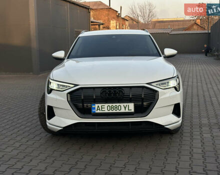 Білий Ауді E-Tron, об'ємом двигуна 0 л та пробігом 88 тис. км за 27500 $, фото 1 на Automoto.ua