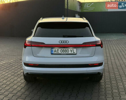Білий Ауді E-Tron, об'ємом двигуна 0 л та пробігом 88 тис. км за 27500 $, фото 8 на Automoto.ua