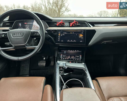Белый Ауди E-Tron, объемом двигателя 0 л и пробегом 49 тыс. км за 33900 $, фото 12 на Automoto.ua