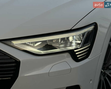 Білий Ауді E-Tron, об'ємом двигуна 0 л та пробігом 88 тис. км за 27500 $, фото 10 на Automoto.ua