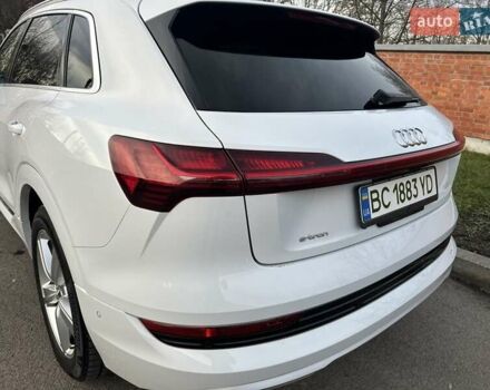 Білий Ауді E-Tron, об'ємом двигуна 0 л та пробігом 112 тис. км за 27500 $, фото 2 на Automoto.ua