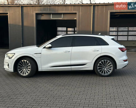 Білий Ауді E-Tron, об'ємом двигуна 0 л та пробігом 88 тис. км за 27500 $, фото 4 на Automoto.ua