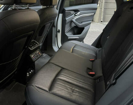 Белый Ауди E-Tron, объемом двигателя 0 л и пробегом 66 тыс. км за 26500 $, фото 18 на Automoto.ua