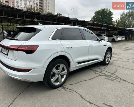 Белый Ауди E-Tron, объемом двигателя 0 л и пробегом 116 тыс. км за 27900 $, фото 12 на Automoto.ua