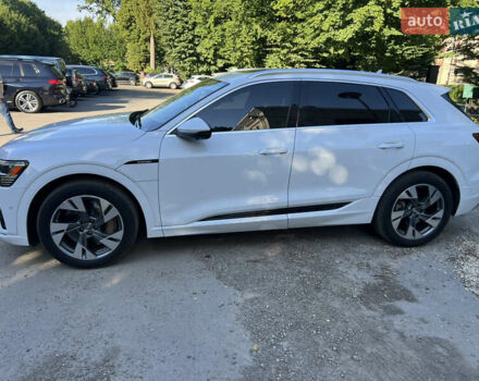 Білий Ауді E-Tron, об'ємом двигуна 0 л та пробігом 130 тис. км за 31900 $, фото 4 на Automoto.ua
